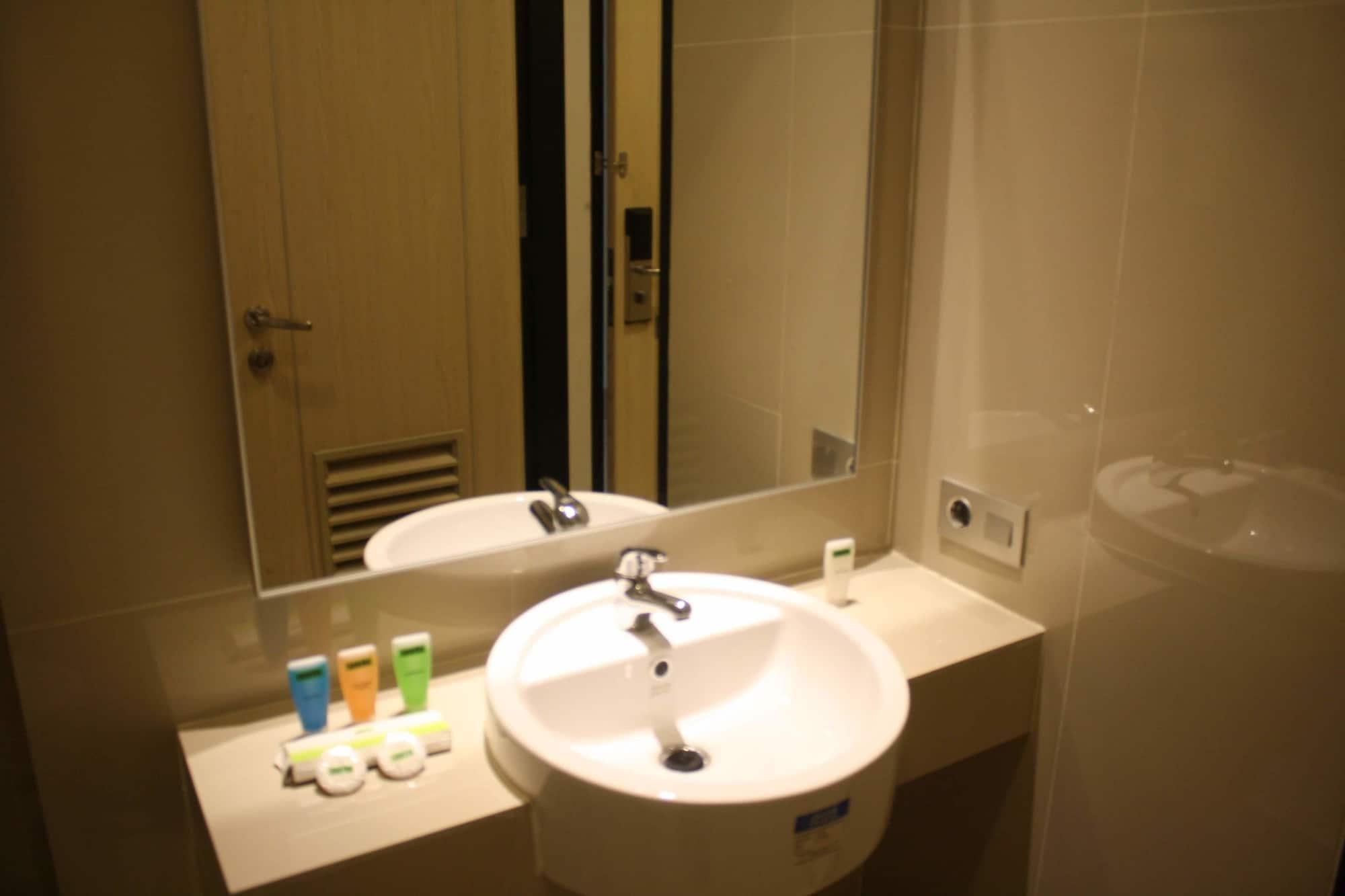 Sparks Odeon Sukabumi, Artotel Curated Екстер'єр фото