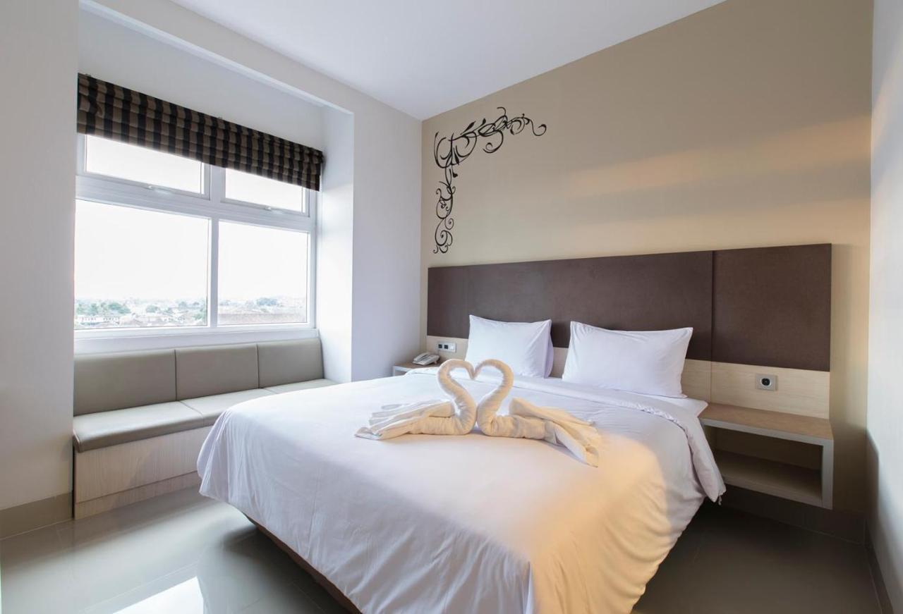 Sparks Odeon Sukabumi, Artotel Curated Екстер'єр фото
