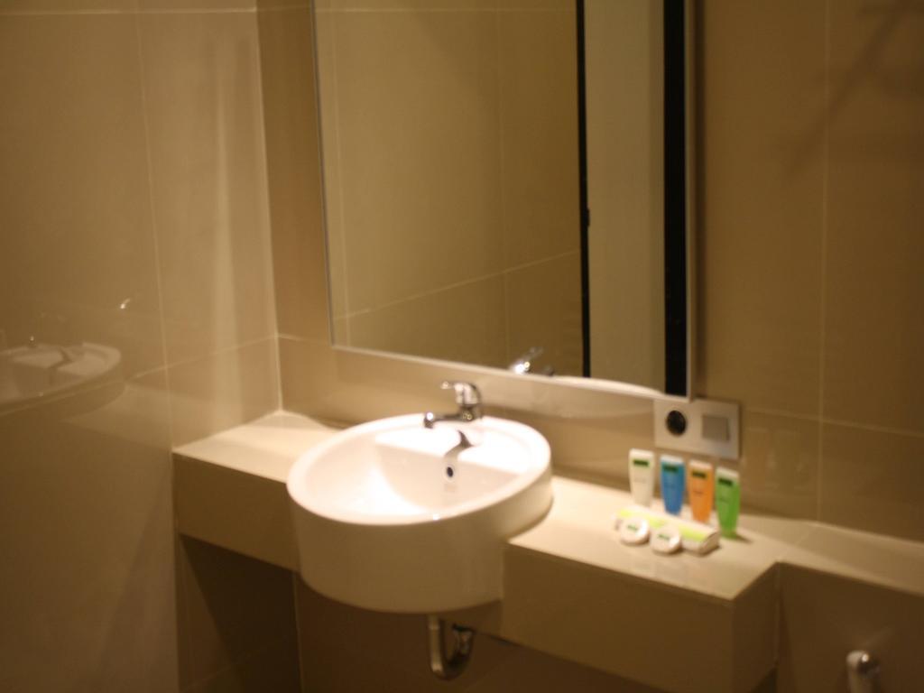 Sparks Odeon Sukabumi, Artotel Curated Екстер'єр фото